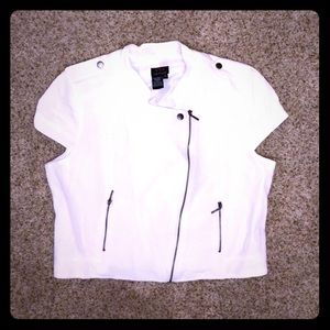 Linen-blend, lined and cropped white jacket